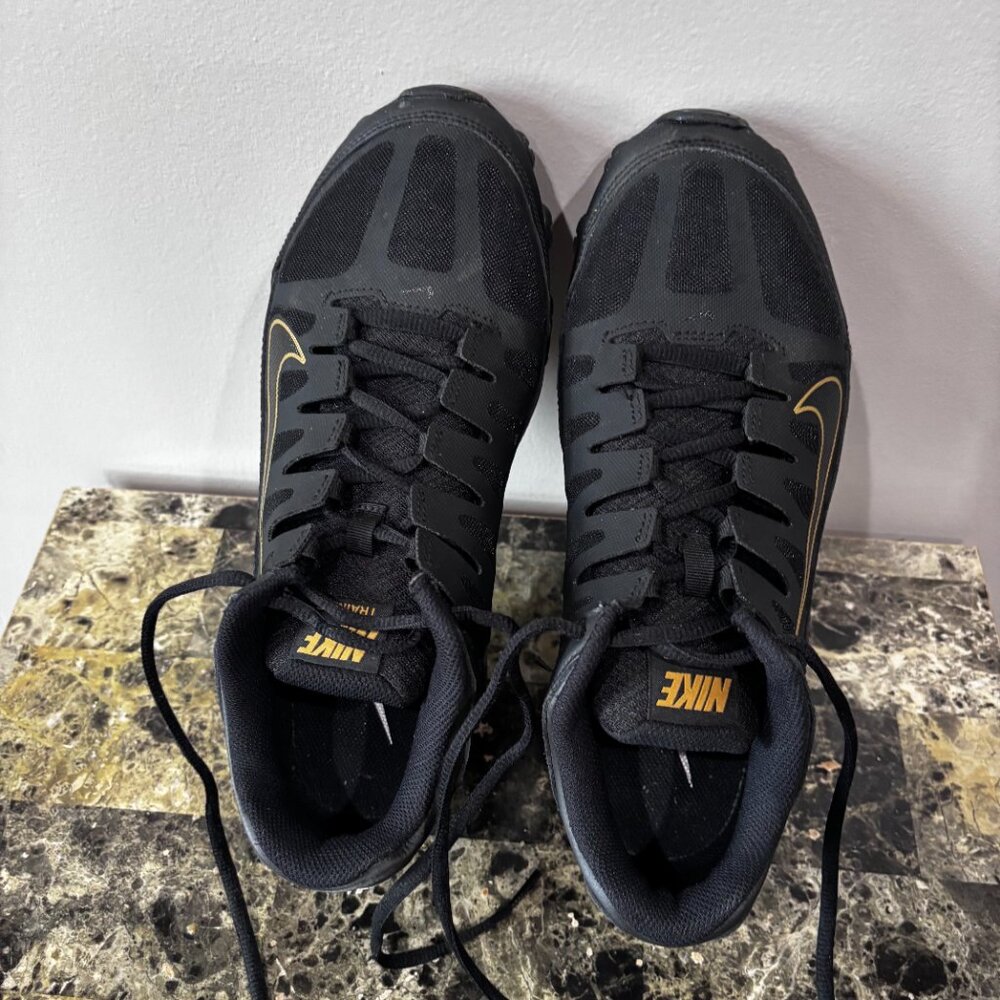 Nike Men's Reax 8 TR Sneakers Black/Gold SZ: 9 - Picture 13 of 16